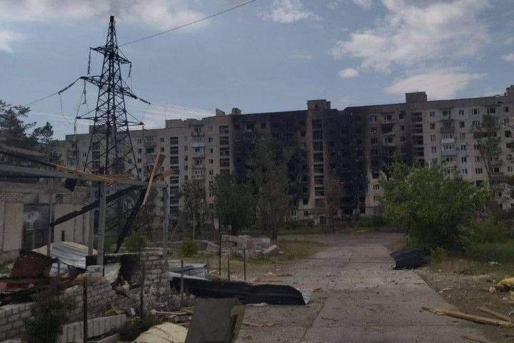Северодонецк держится, но россияне уничтожают город (фото)