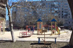 Оккупанты разворовывают Мариуполь: вывозят уцелевший транспорт и медтехнику