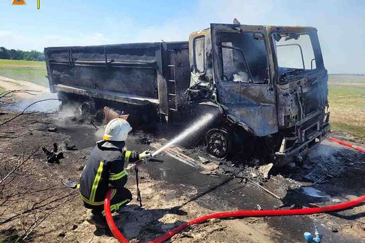 На Київщині вантажівка підірвалась на міні