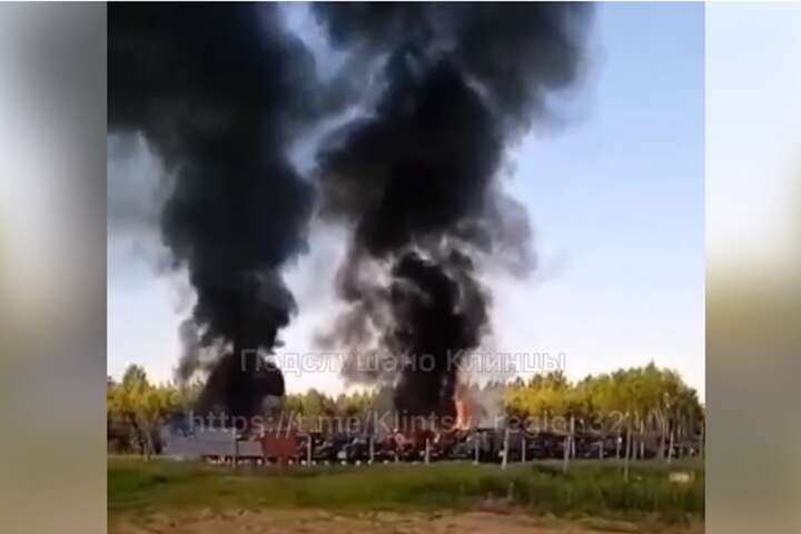 У Росії горить військова частина (відео)