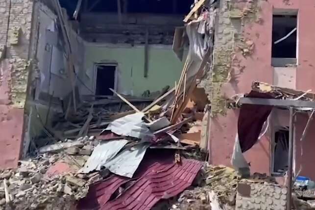 Оккупанты обстреляли школу на Луганщине (видео)