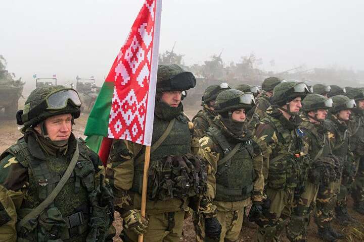 Білорусь стягує війська до кордону з Україною 