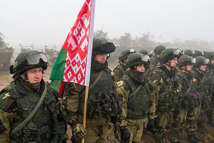 Беларусь стягивает войска к границе с Украиной