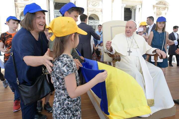 Папа Римский наконец признал: украинцам нужно летальное оружие