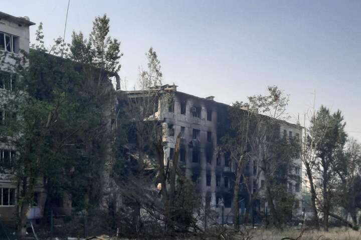 На Донбасі запеклі бої. Ворог відтіснив наші війська з центру Сєвєродонецька