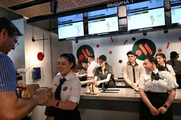 Росія осоромилася із новим логотипом McDonald's