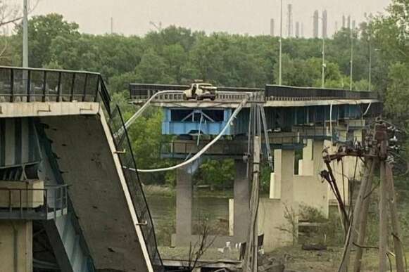 Окупанти зруйнували всі мости, що ведуть до Сєвєродонецька