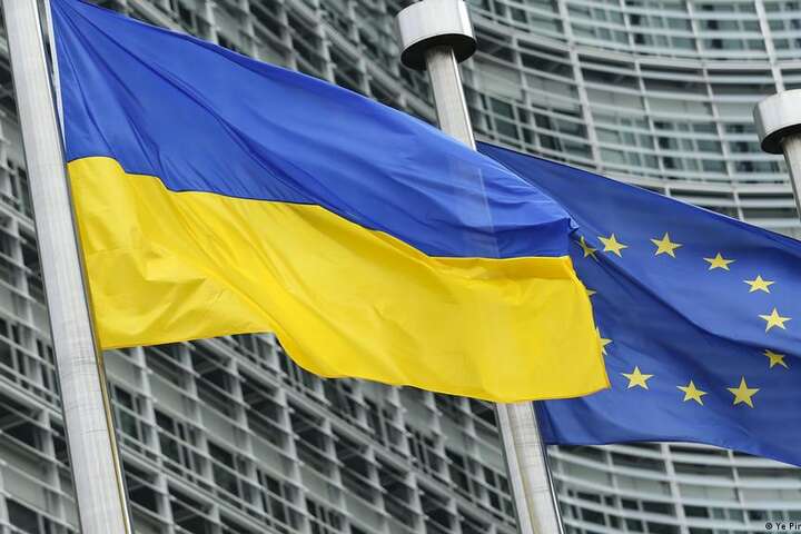 Сигнал Путіну. Єврокомісія рекомендуватиме надати Україні статус кандидата у ЄС