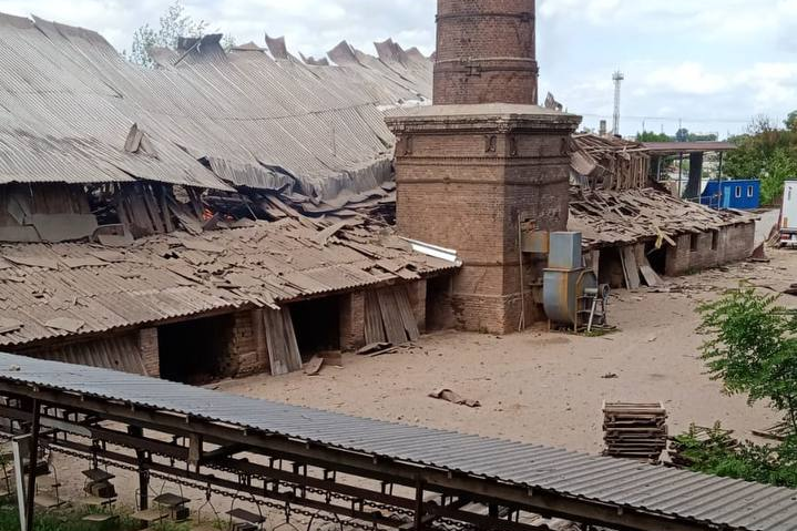 Обстрел Львовщины: обломки ракеты упали на кирпичный завод, есть пострадавшие