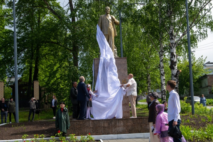 Російське місто відновило пам’ятник «засновнику України»