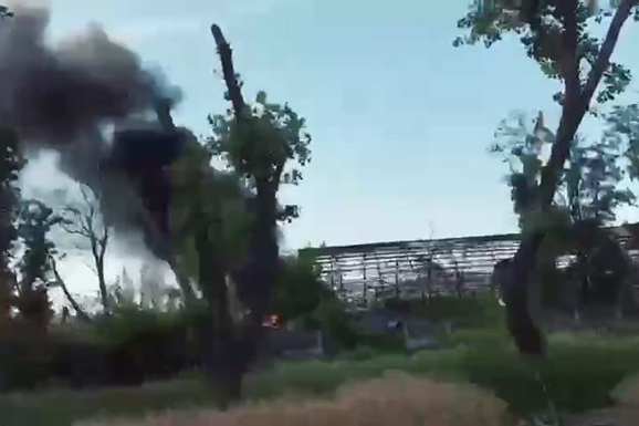 У Маріуполі невідомі спалили вантажівки окупантів та вбили МНСника (відео) 