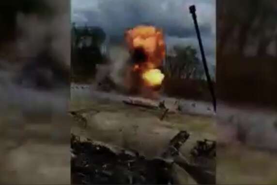 Воїни підірвали понтонний міст окупантів на Луганщині (відео)