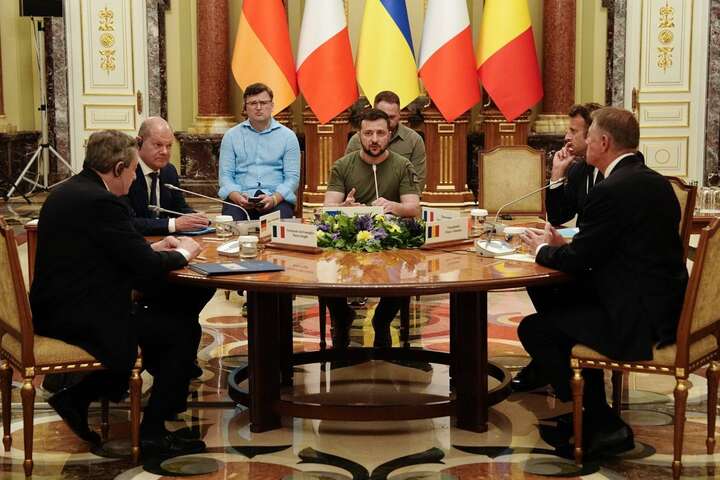 Президент розпочав переговори з європейською делегацією