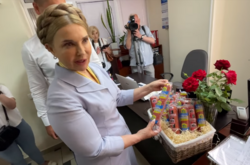 Тимошенко провела смішну рекламу ковбаси (відео)