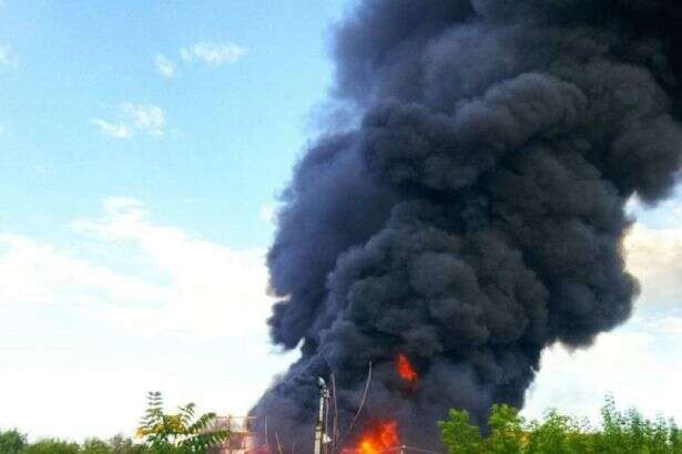 На Запоріжжі рятувальники ліквідували масштабну пожежу на хімзаводі