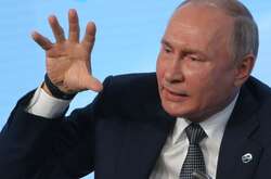 Грозєв зазначив, що інформатором США є високопоставлений чиновник, наближений Путіна