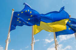  Через чотири дні після початку повномасштабного вторгнення Росії, Україна офіційно подала до Брюсселя заявку про вступ до Європейського Союзу 