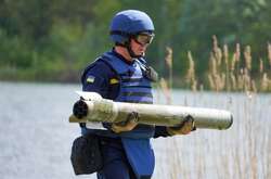 Вибухотехніки вилучають із водойм вибухонебезпечні предмети