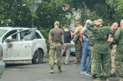 Взрывное устройство было прикреплено к дереву и сдетонировало на автомобиль