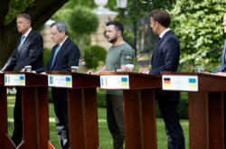 Посетить Украину самые видные западные политики считают для себя честью