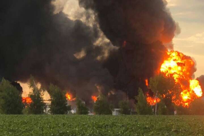 Масштабные разрушения, горит нефтебаза: появились подробности удара по Днепропетровщине