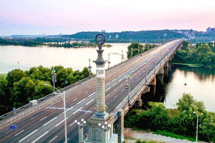 Київ відновлює рух мостами Метро та Патона