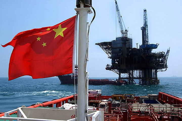 Китай стал крупнейшим импортером российской нефти
