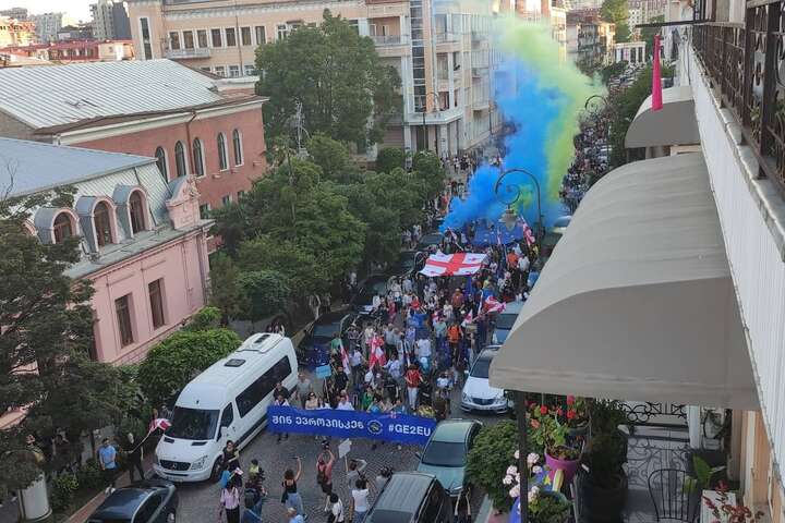 Грузини вийшли на вулиці на підтримку євроінтеграції (фото, відео)