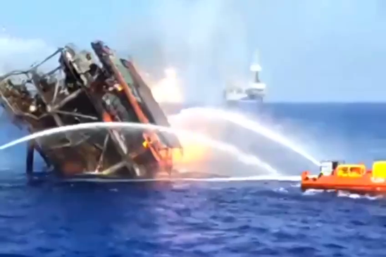 Удар по бурових платформах у Чорному морі: одна з вишок повністю обвалилася