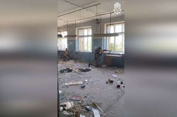 Солдаты ведут прицельный огонь по захватчикам