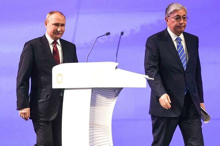 Казахстанський політолог пояснив поведінку президента Токаєва на форумі у Петербурзі