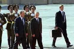 Зимін відповідав за портфель із російськими ядерними засобами контролю, який завжди супроводжує лідера Кремля