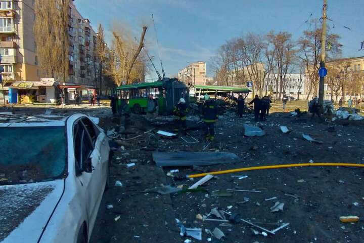«Київпастранс» відновить рух тролейбусів на пошкоджених обстрілами ділянках