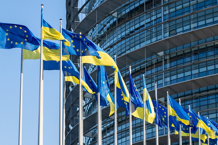 Лидеры Европейского Союза поддержали кандидатство Украины и Молдовы - Украина – кандидат в члены ЕС: официально