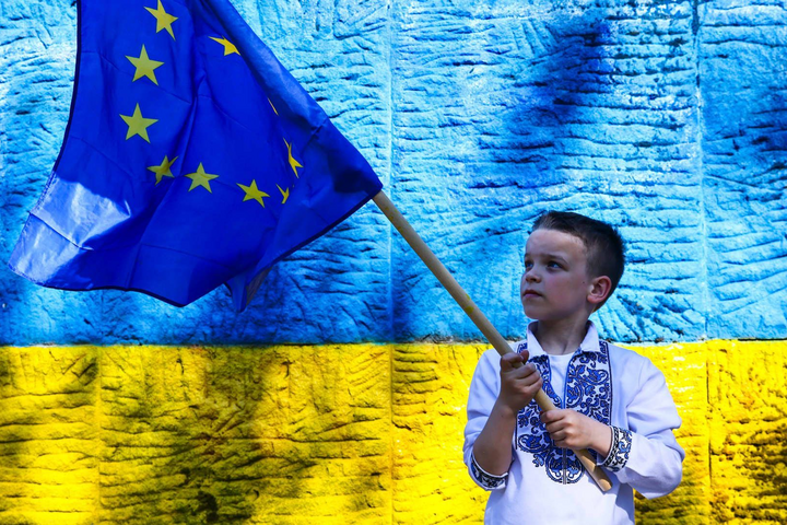 Україна отримала статус кандидата у члени ЄС: що відомо на ранок