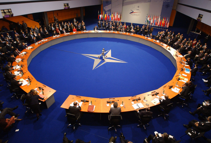 Страны Балтии требуют: саммит НАТО должен стать холодным душем для России