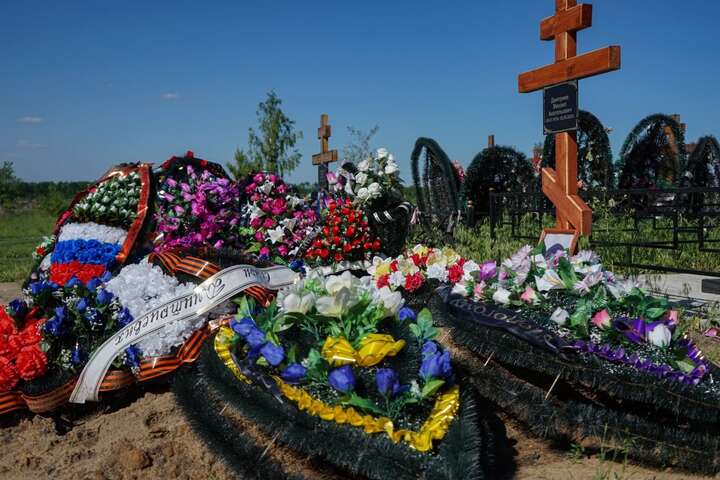 У влади РФ закінчуються кошти на поховання своїх солдат