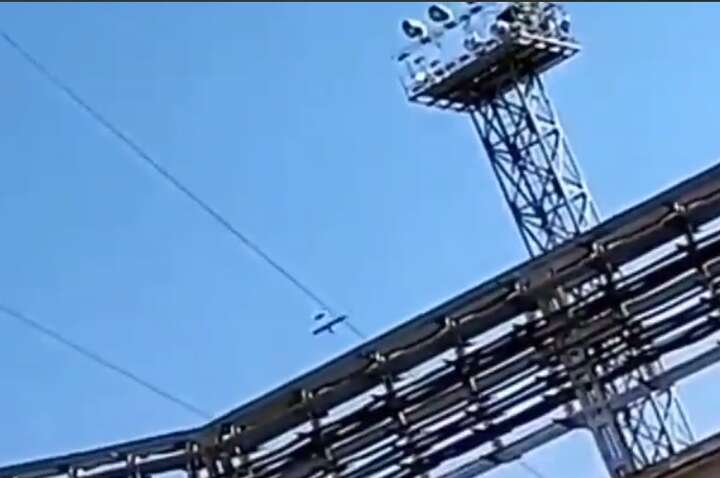 «Де ППО?». З'явилося ще одне відео атаки дрона на російський нафтопереробний завод