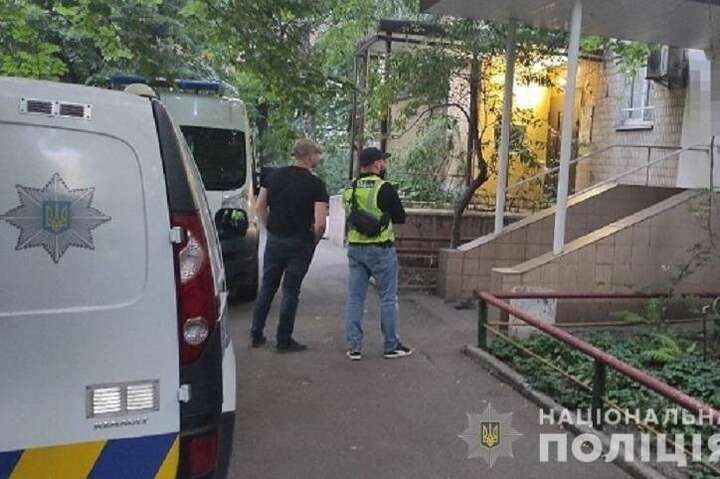 У Києві знайдено тіло вбитого пострілом у голову чоловіка (фото)