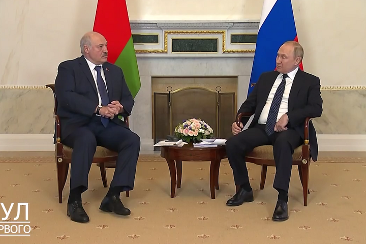 Кремль лякає світ атомною бомбою в руках у Лукашенка