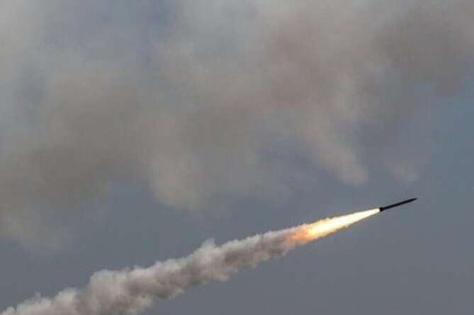 На Київщині ППО збила ворожу ракету: залишки впали в одному з сіл