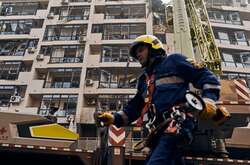 Рашисты ударили ракетой по жилому дому столицы