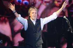 Пол Маккартні вийшов на сцену фестивалю з прапором України