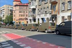 Притула показал, как отправляет на фронт технику, купленную за картину Примаченко