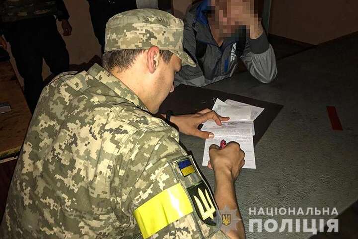 Поліція влаштувала рейди в нічних закладах Києва: скільки повісток вручено