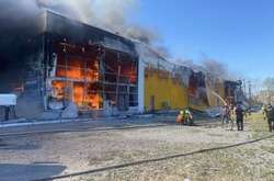 Удар по ТРЦ у Кременчуці. Кадри зсередини (відео)