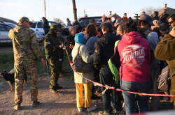 Рашисти приписують українським чоловікам на кордоні «нецензурну лайку», щоб затримати у фільтраційних таборах