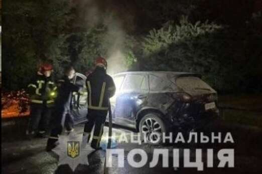 У Києві чоловік намагався підпалити автомобіль поліцейського (фото)