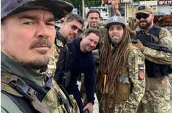  Фагот и Дизель из группы Green Grey, который тоже защищает Украину с оружием 