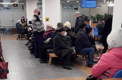 Россияне еще в марте бросились забирать деньги из банков, на что Госдума ответила законом, позволяющим Путину замораживать вклады